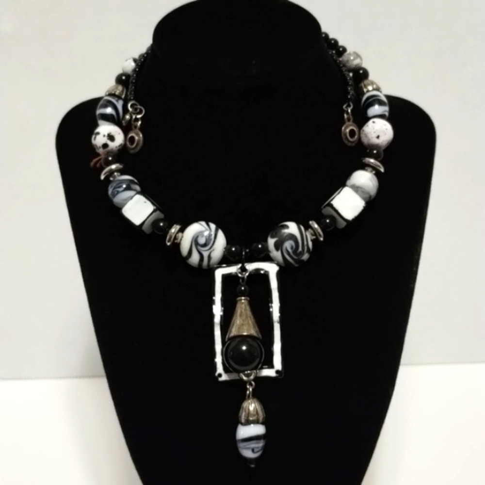 Treska Black & White Art Glass Beaded Pendant Necklace 17"